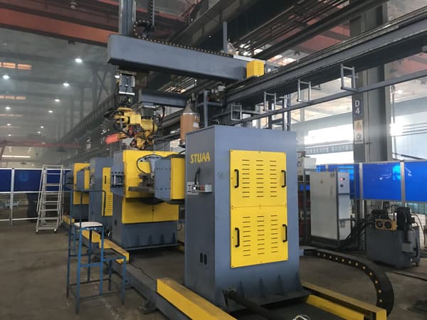 煤炭中部槽機器人焊接生產(chǎn)線(xiàn)